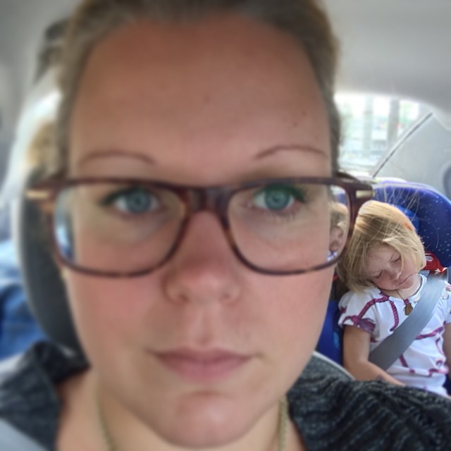 En "på-väg-till-brunch" #selfie och ÄNTLIGEN sover ungen som vaknade 05.20 i (natt?) morse.
